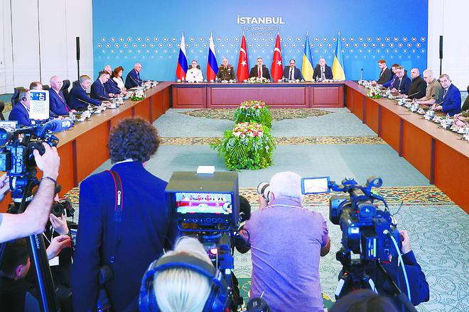 机受损尚存争议！俄媒：乌方夸大“蛛网”行动战果pg电子模拟器免费版乌无人机首次突袭俄远东俄战(图1)